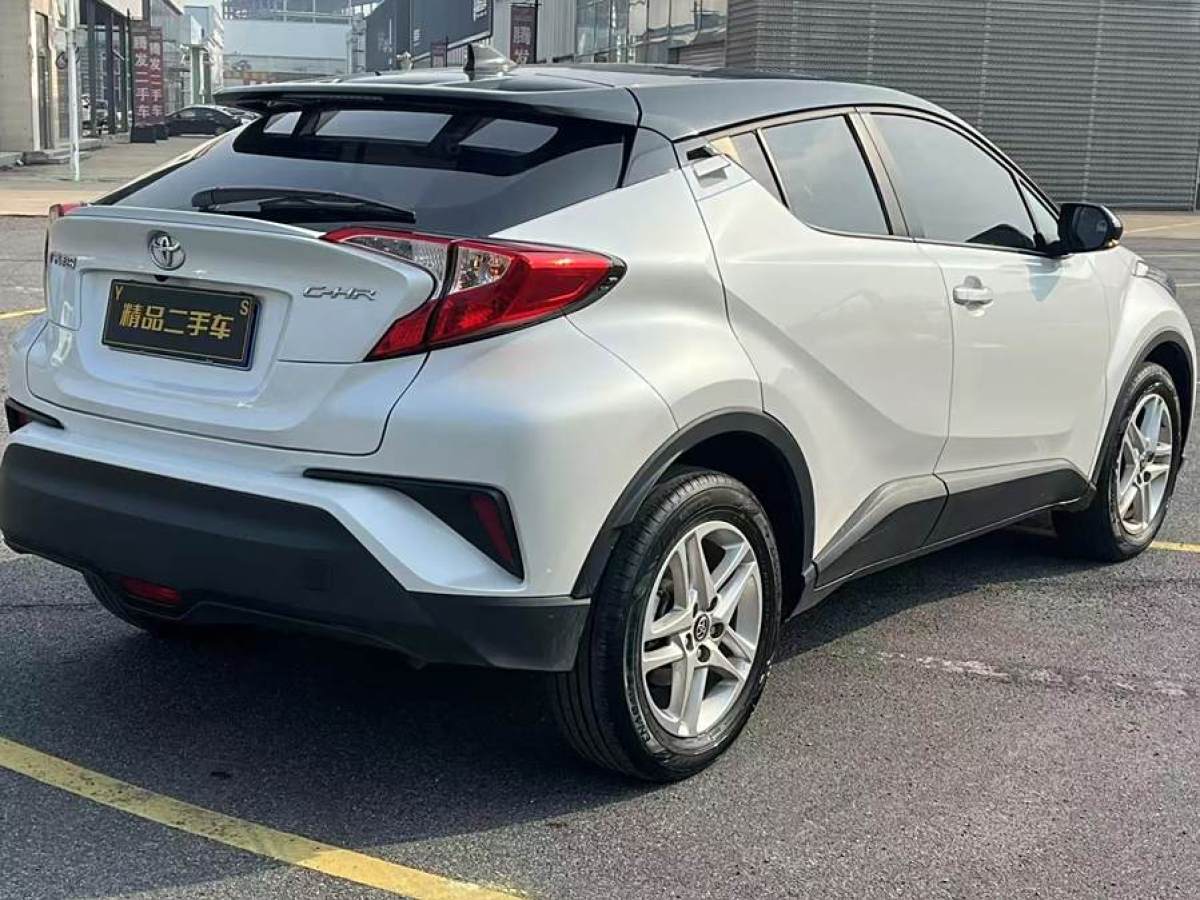 豐田 C-HR  2022款 2.0L 領(lǐng)先版圖片