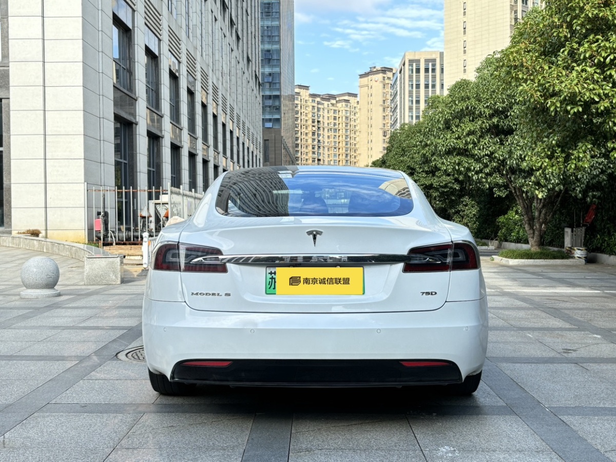 特斯拉 Model S  2017款 Model S 75D 標(biāo)準(zhǔn)續(xù)航版圖片