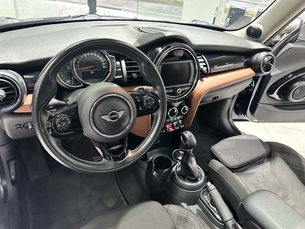 MINI COUNTRYMAN  2018款 1.5T COOPER 經(jīng)典派圖片