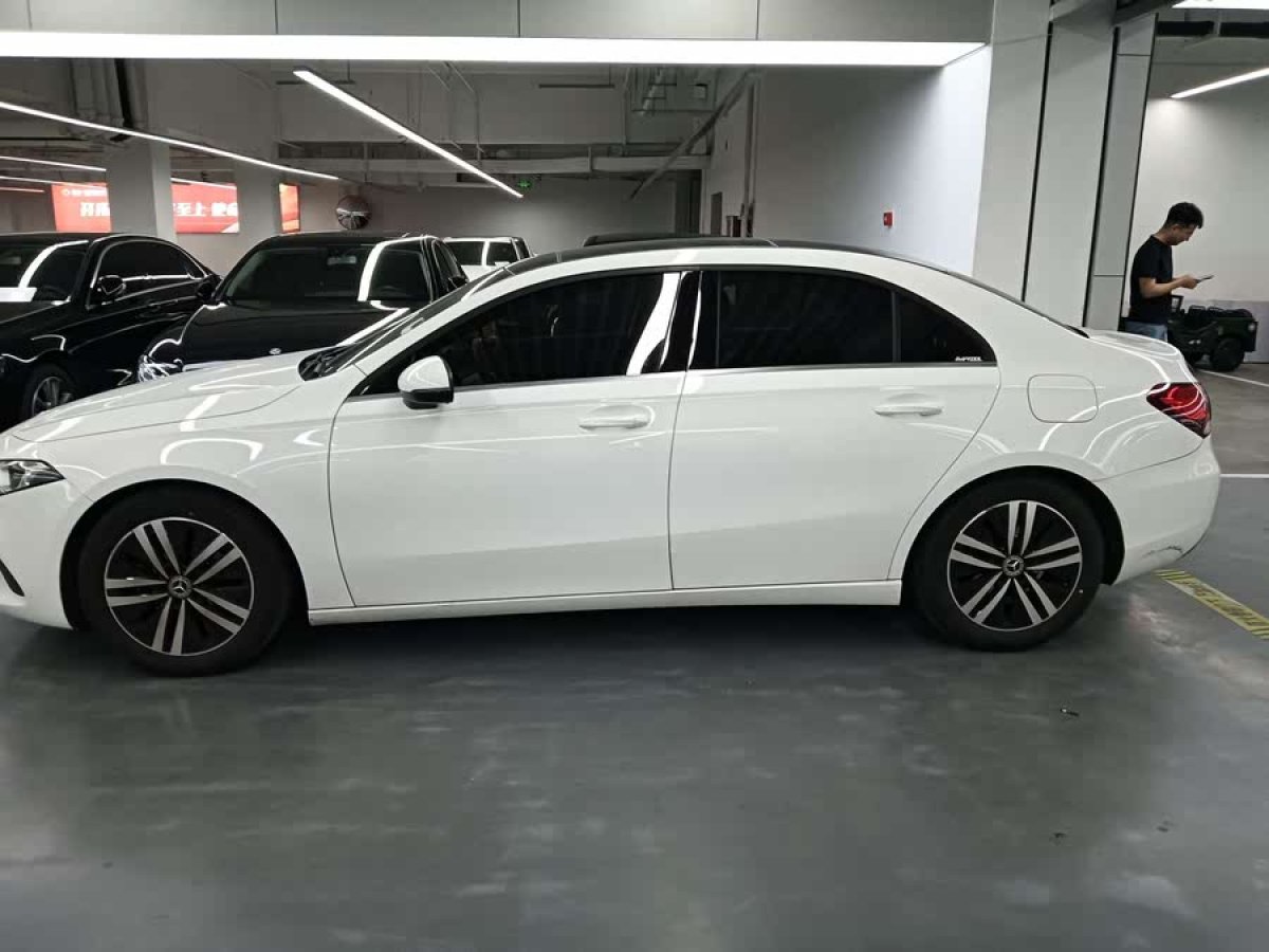 奔馳 奔馳A級  2021款 改款 A 180 L 運動轎車圖片