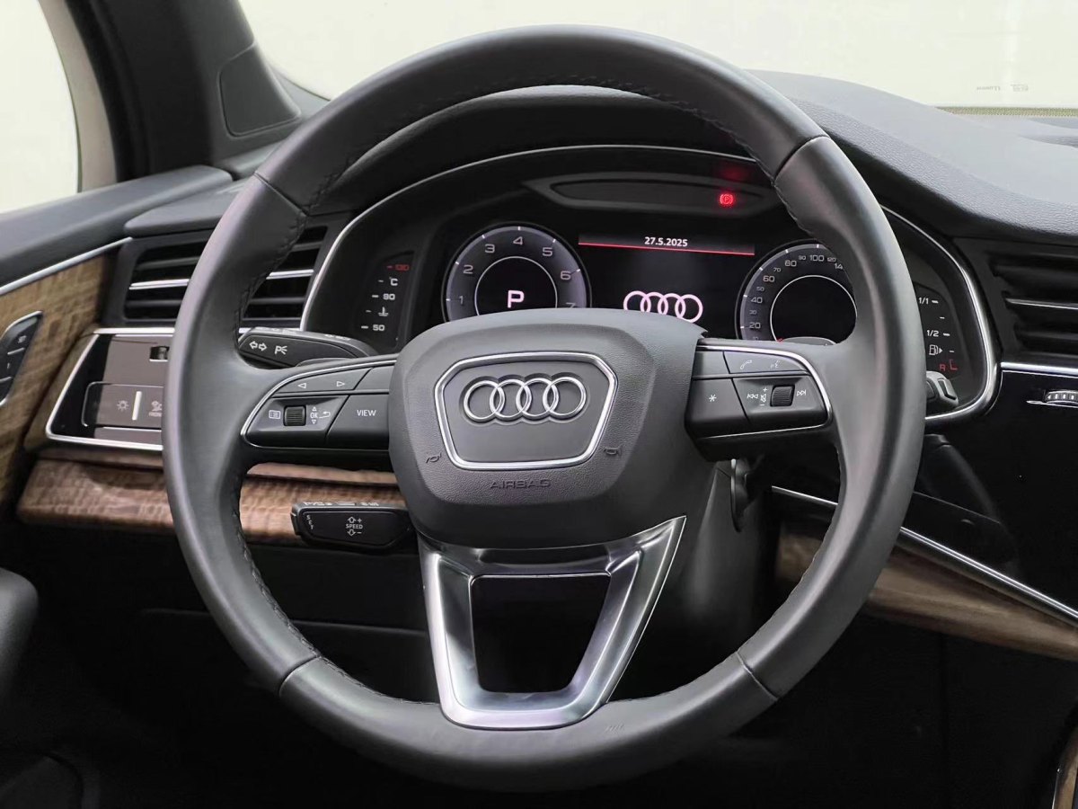 奧迪 奧迪Q7  2023款 55 TFSI quattro S line冰雪運(yùn)動(dòng)版圖片