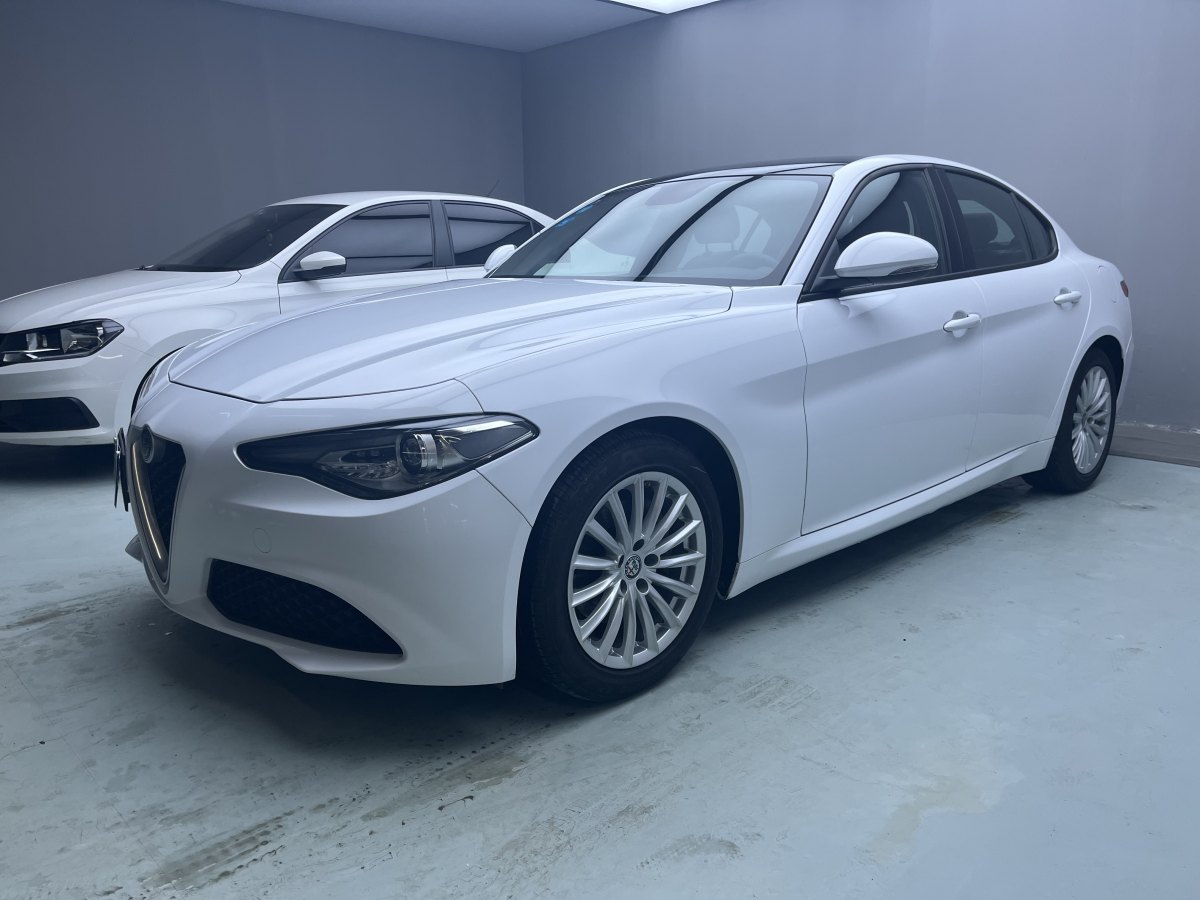 阿尔法·罗密欧 giulia  2017款 20t 200hp 精英版图片