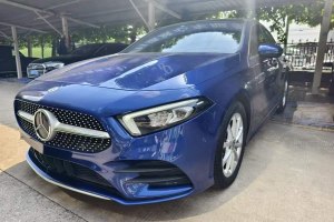 奔馳A級(jí) 奔馳 A 200 L 運(yùn)動(dòng)轎車時(shí)尚型