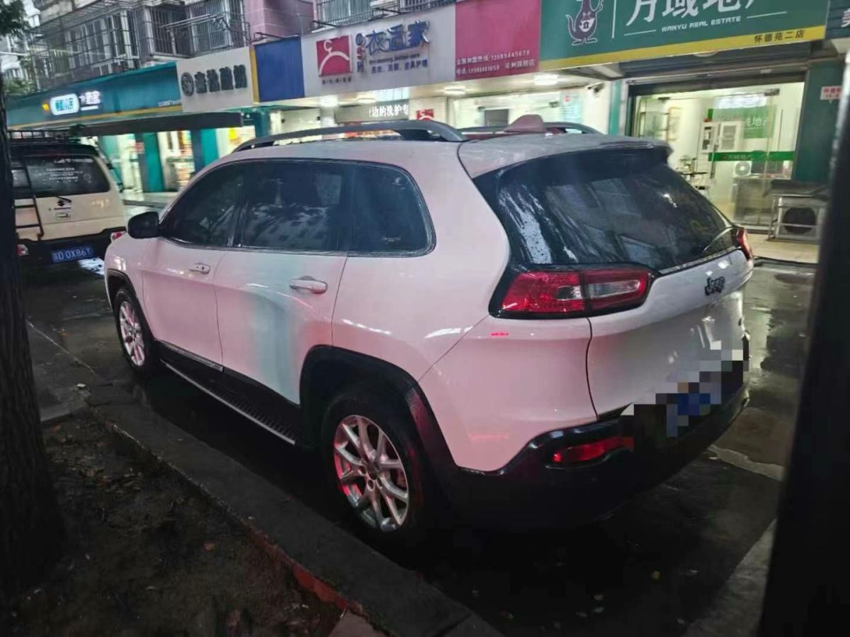 Jeep 自由光  2016款 2.0L 優(yōu)越版圖片