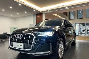 奥迪Q7 奥迪 45 TFSI quattro S line运动型