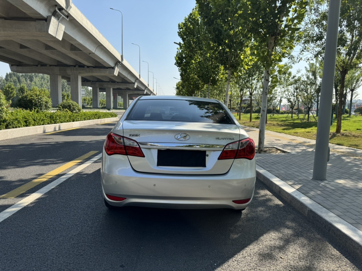 現(xiàn)代 悅動  2011款 1.6L 手動頂級型圖片