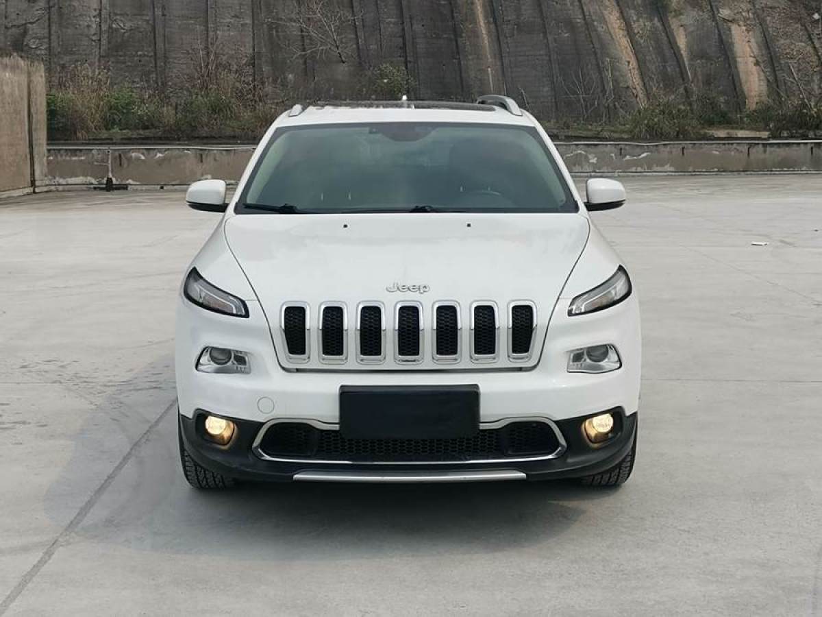 2019年9月Jeep 自由光  2017款 2.0L 優(yōu)越版