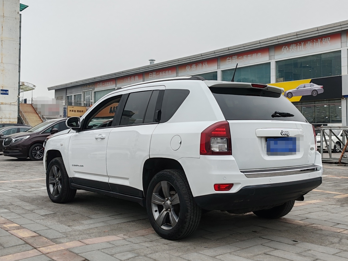 Jeep 指南者  2014款 改款 2.4L 四驅(qū)舒適版圖片