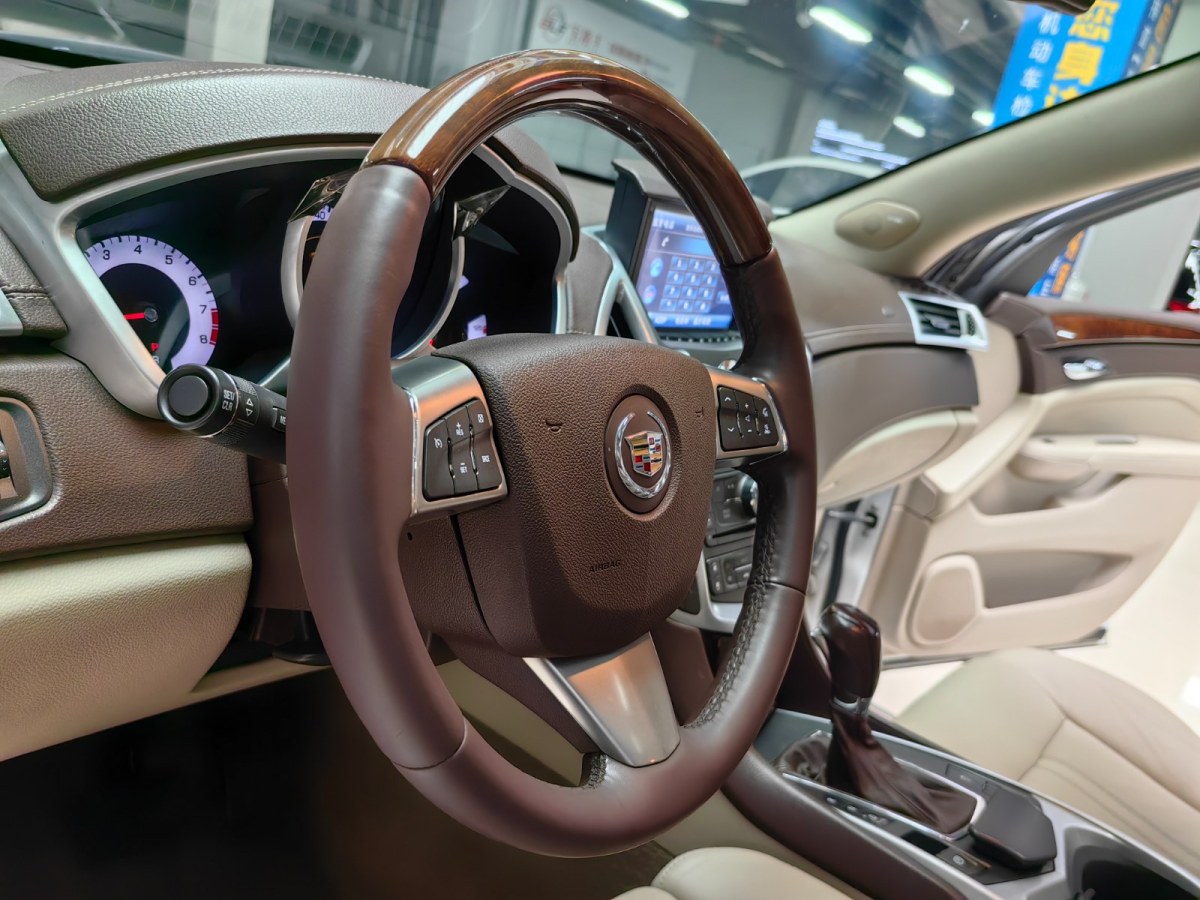 凱迪拉克 SRX  2012款 3.0L 領(lǐng)先型圖片