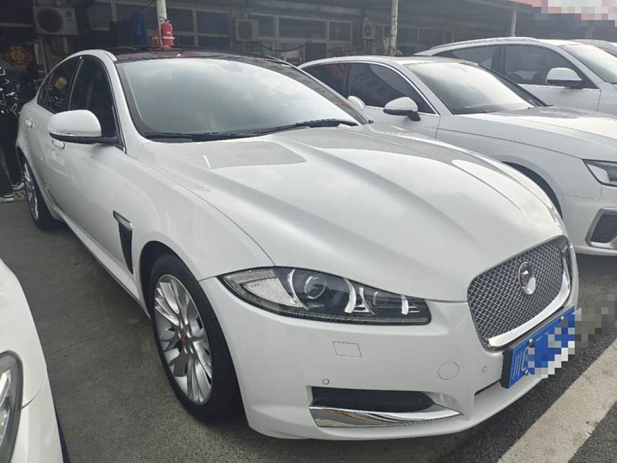 捷豹 XF  2015款 XF 2.0T 豪華版圖片