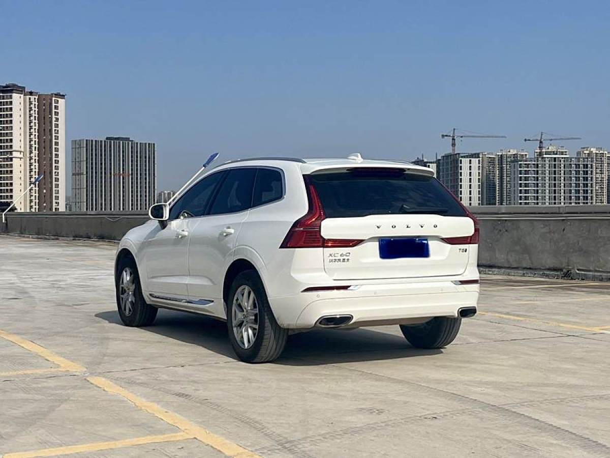 2020年10月沃爾沃 XC60  2021款 T5 四驅(qū)智逸豪華版