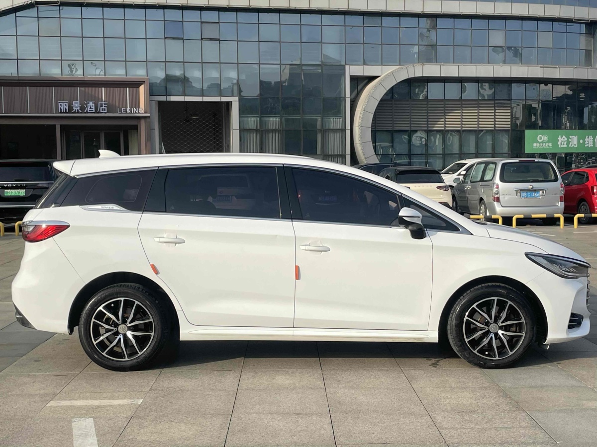 比亞迪 宋MAX  2018款 1.5T 自動智聯(lián)尊享型 6座圖片