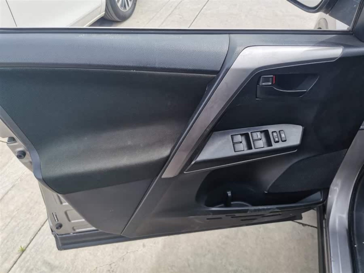 豐田 RAV4榮放  2019款 2.0L CVT兩驅(qū)先鋒版 國(guó)VI圖片