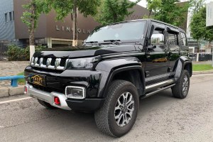 BJ40 北京 2.0T 自動(dòng)四驅(qū)城市獵人版?zhèn)b客型