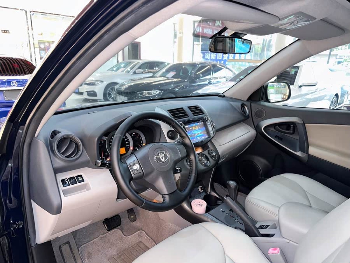 豐田 RAV4榮放  2011款 2.0L 自動(dòng)豪華版圖片