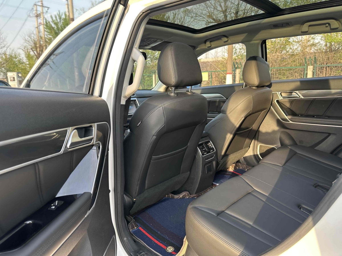 哈弗 H6 Coupe  2015款 藍(lán)標(biāo) 2.0T 自動(dòng)兩驅(qū)尊貴型圖片