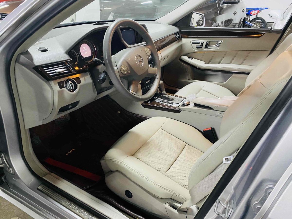 奔驰 奔驰E级  2013款 E 260 L CGI优雅型图片