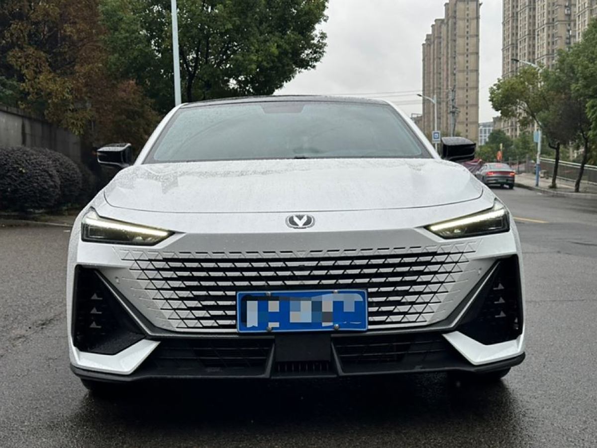 長(zhǎng)安 長(zhǎng)安UNI-V  2023款 1.5T 尊貴型圖片