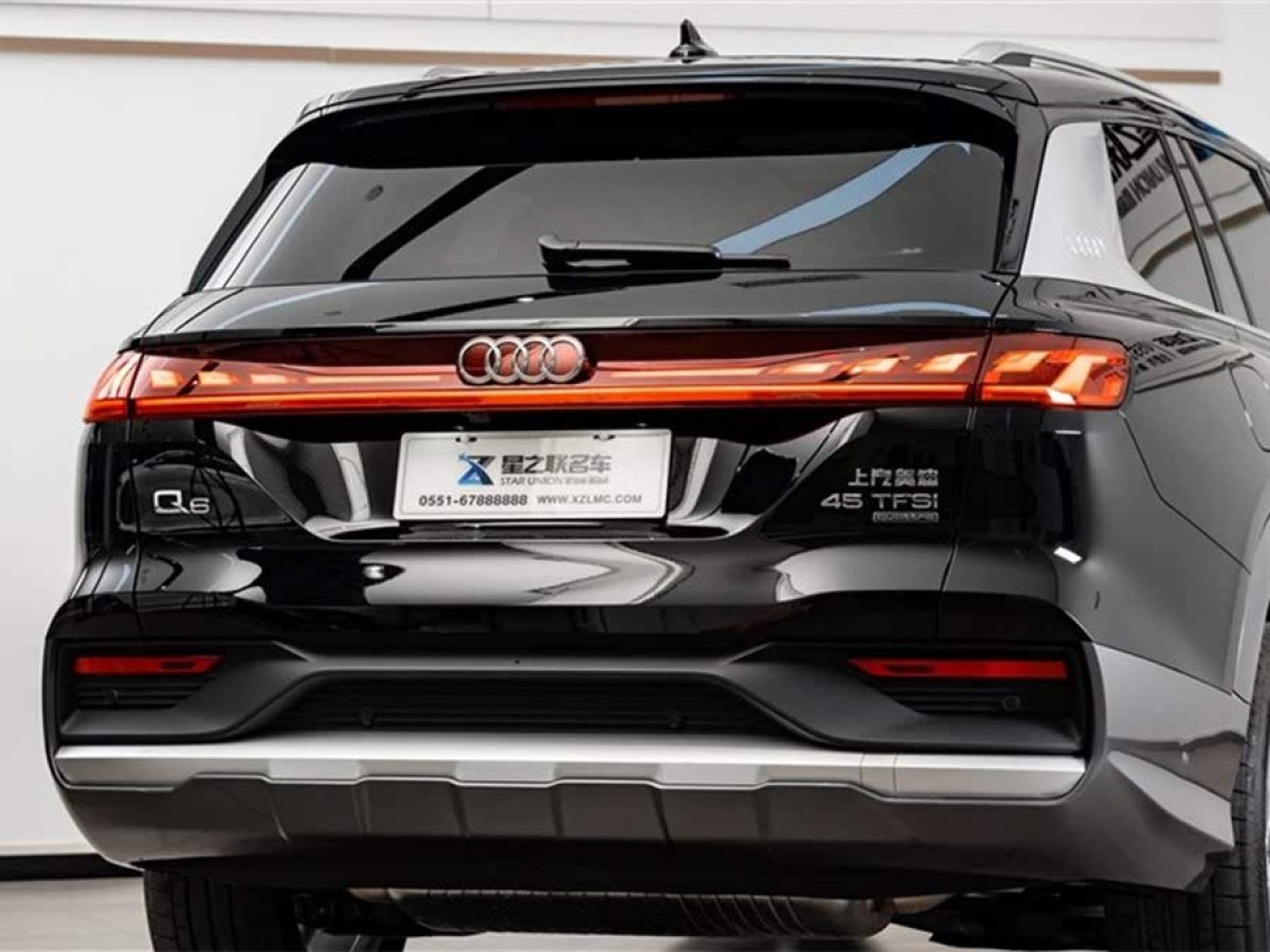 奧迪 奧迪Q6  2024款 45 TFSI quattro 齊云型 羽林套裝 6座圖片