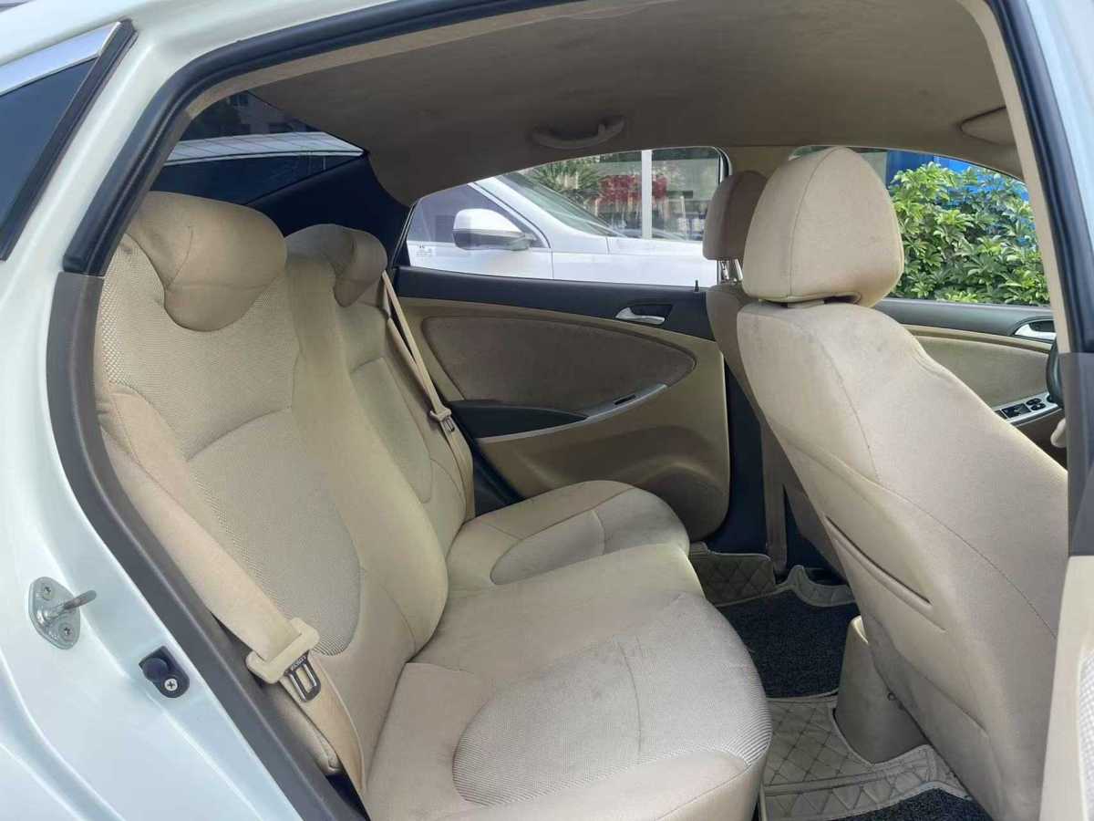 現(xiàn)代 瑞納  2010款 三廂 1.4L 自動舒適型GS圖片