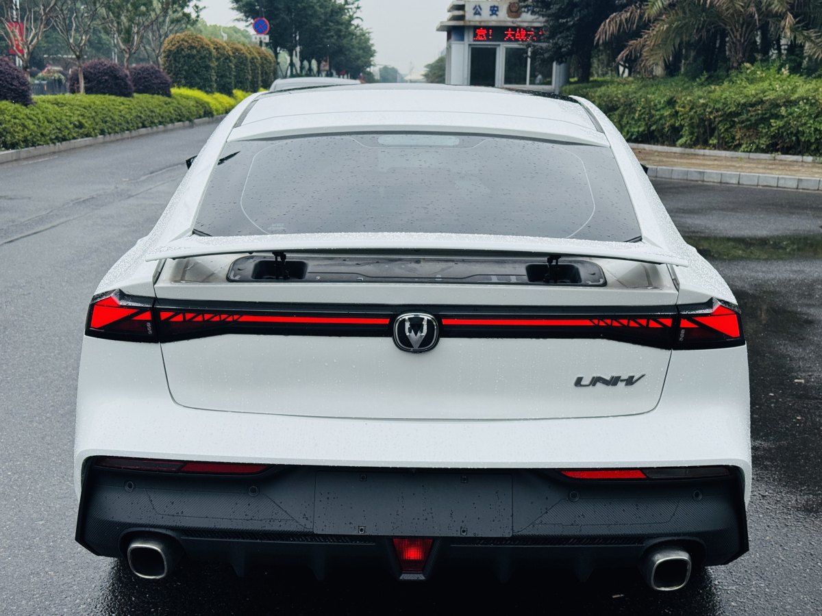 長安 長安UNI-V  2022款 1.5T 尊貴型圖片