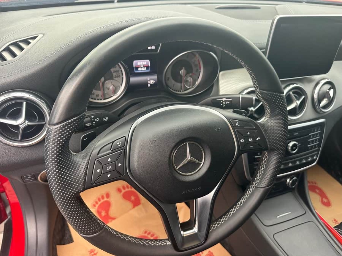 奔馳 奔馳GLA  2016款 GLA 220 4MATIC 時(shí)尚型圖片