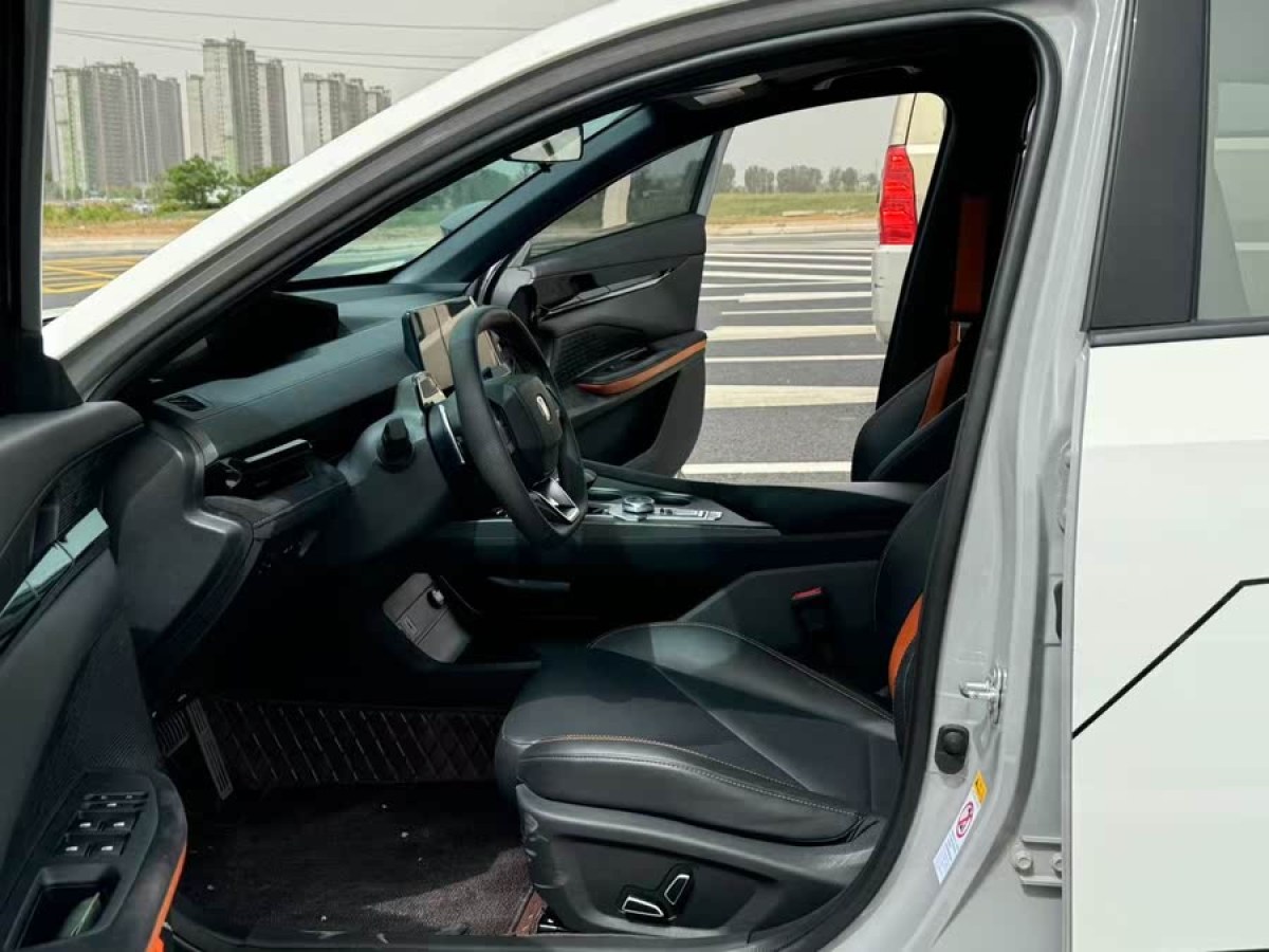 長安 長安UNI-V  2023款 1.5T 運動版圖片