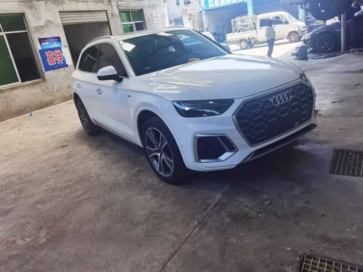 奧迪 奧迪Q5 e-tron  2022款 40 e-tron 星耀型 機甲套裝圖片