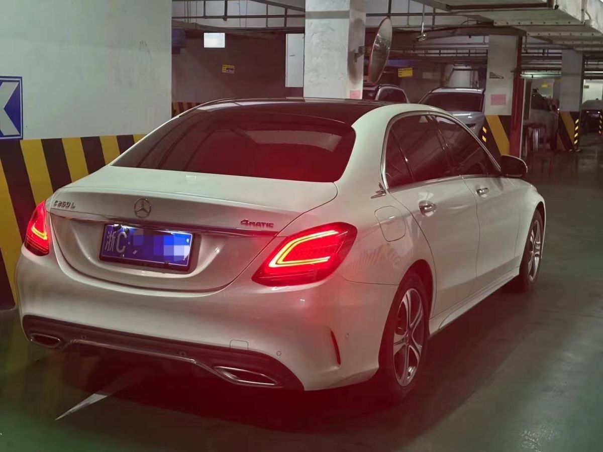 奔馳 奔馳A級  2019款  A 220 L 4MATIC 運(yùn)動轎車圖片