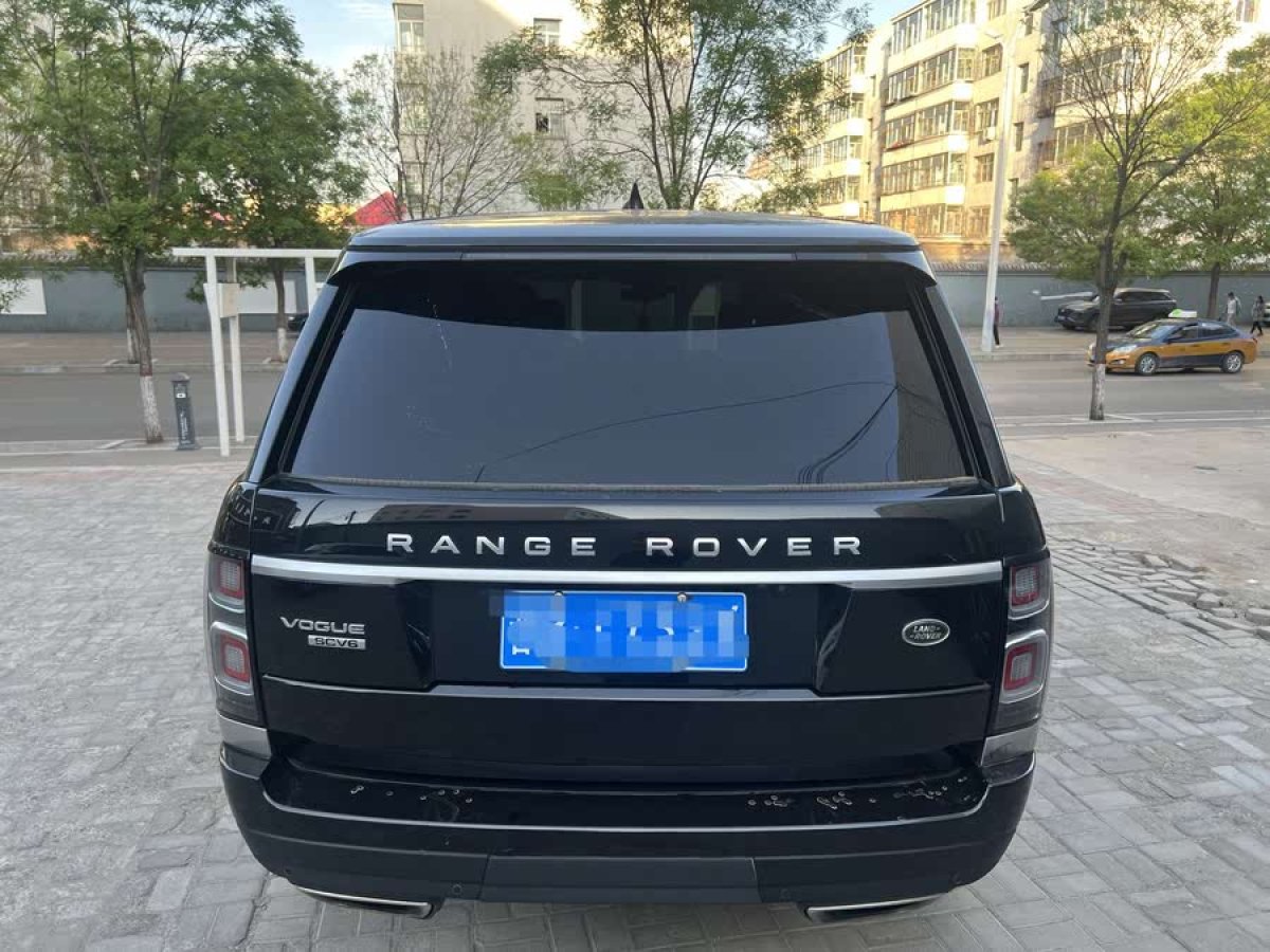 路虎 攬勝  2016款 3.0 V6 SC Vogue 加長(zhǎng)版圖片