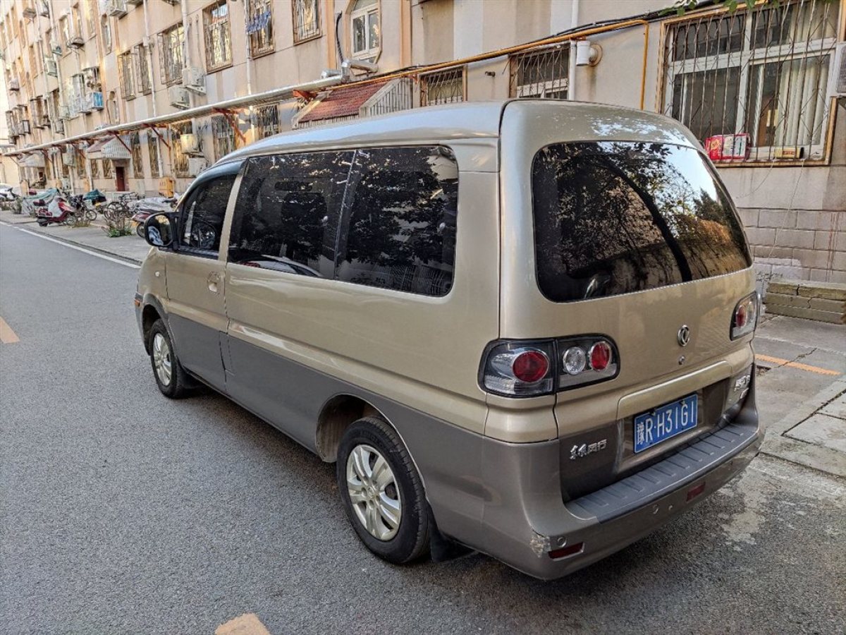 車輛圖片此車為15年1月入戶的東風風行菱智v3 1.