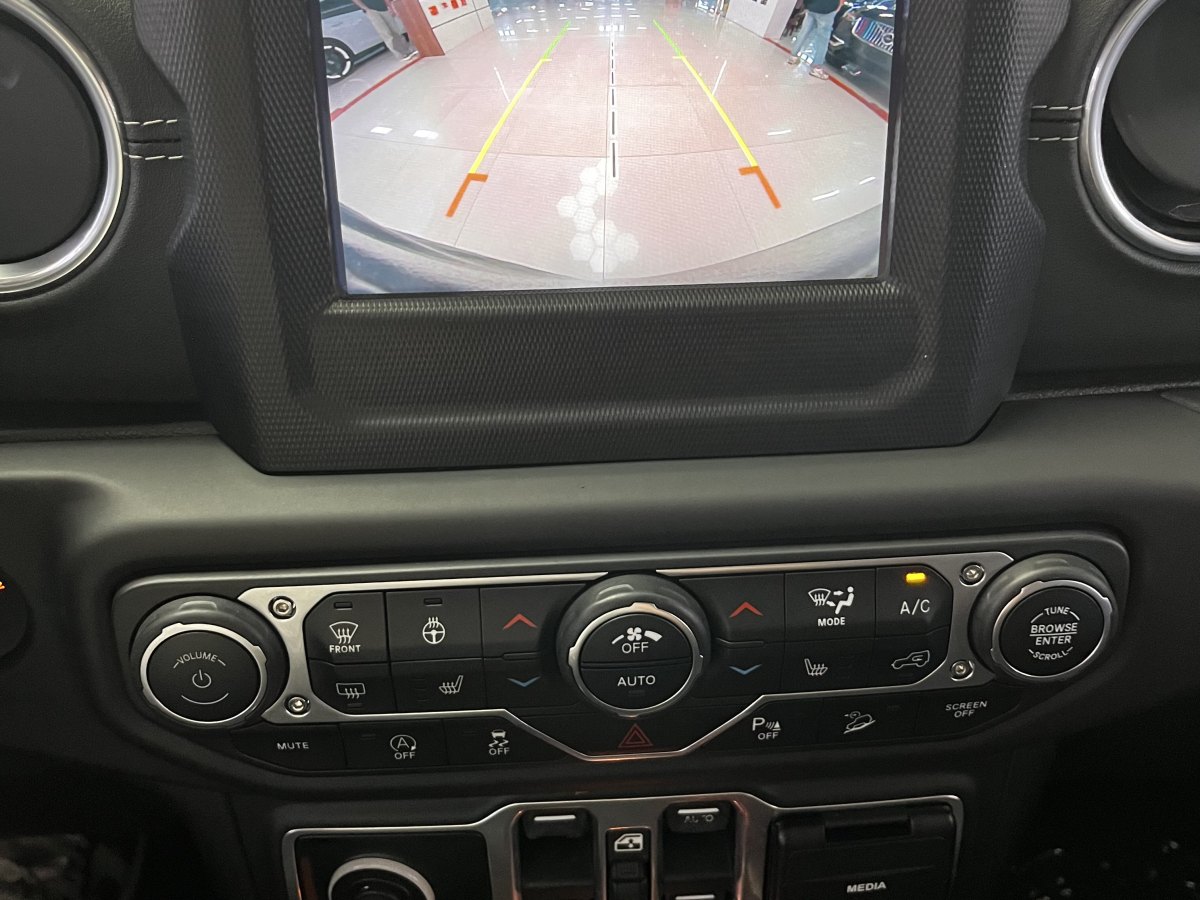 Jeep 牧馬人  2018款 2.0T Sahara 四門版圖片