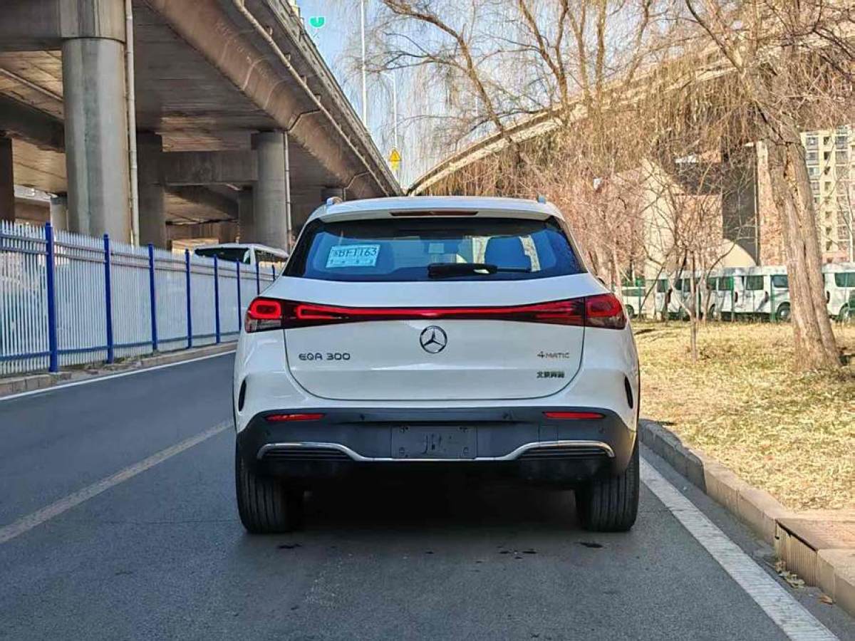 奔馳 奔馳EQA  2022款 EQA 300 4MATIC 首發(fā)特別版圖片