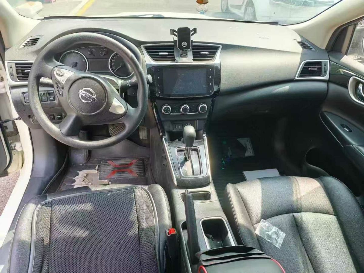 北京 BJ40  2020款 2.0T 自動(dòng)兩驅(qū)城市獵人版?zhèn)b客型圖片