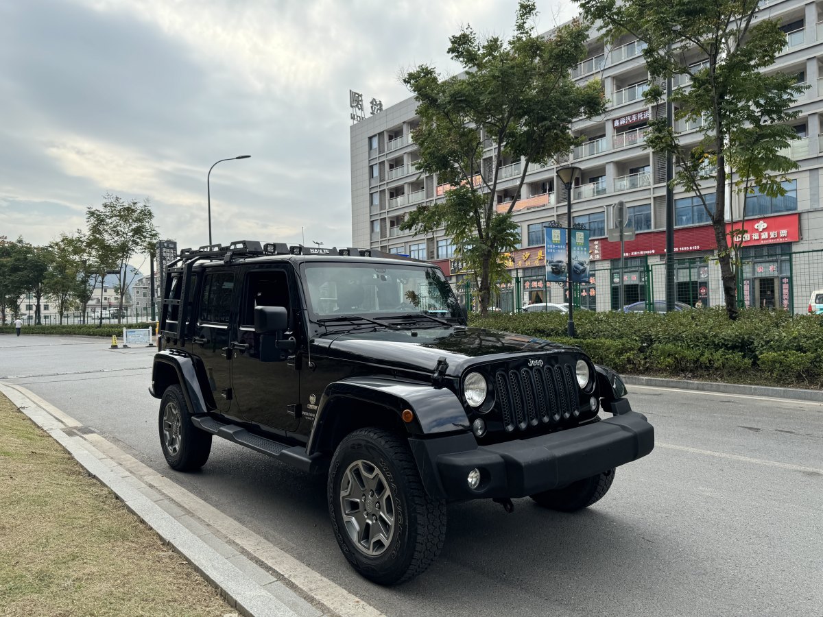 Jeep 牧馬人  2015款 3.0L Sahara 四門舒享版圖片