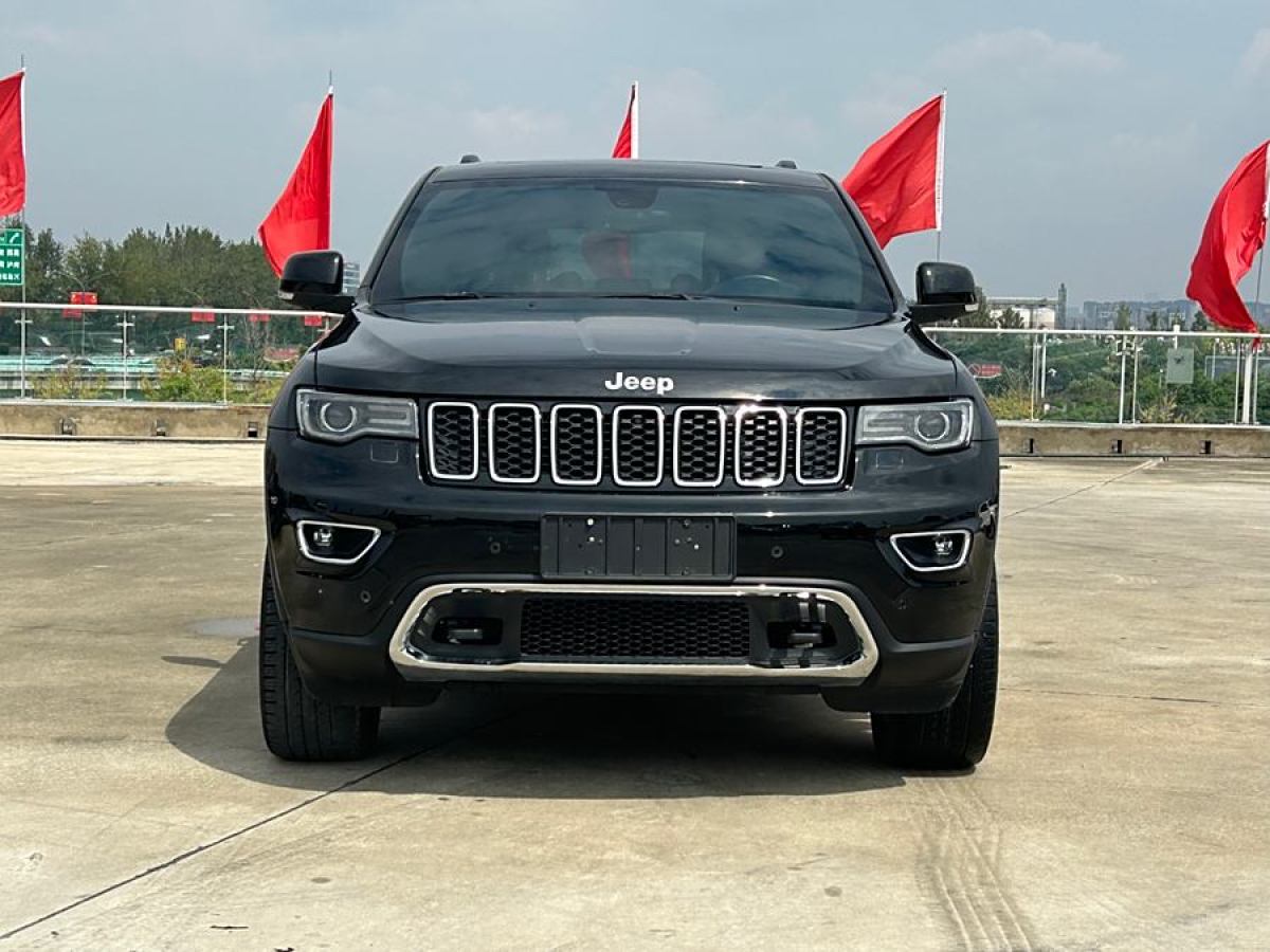 2017年10月Jeep 大切諾基  2017款 3.0L 精英導(dǎo)航版