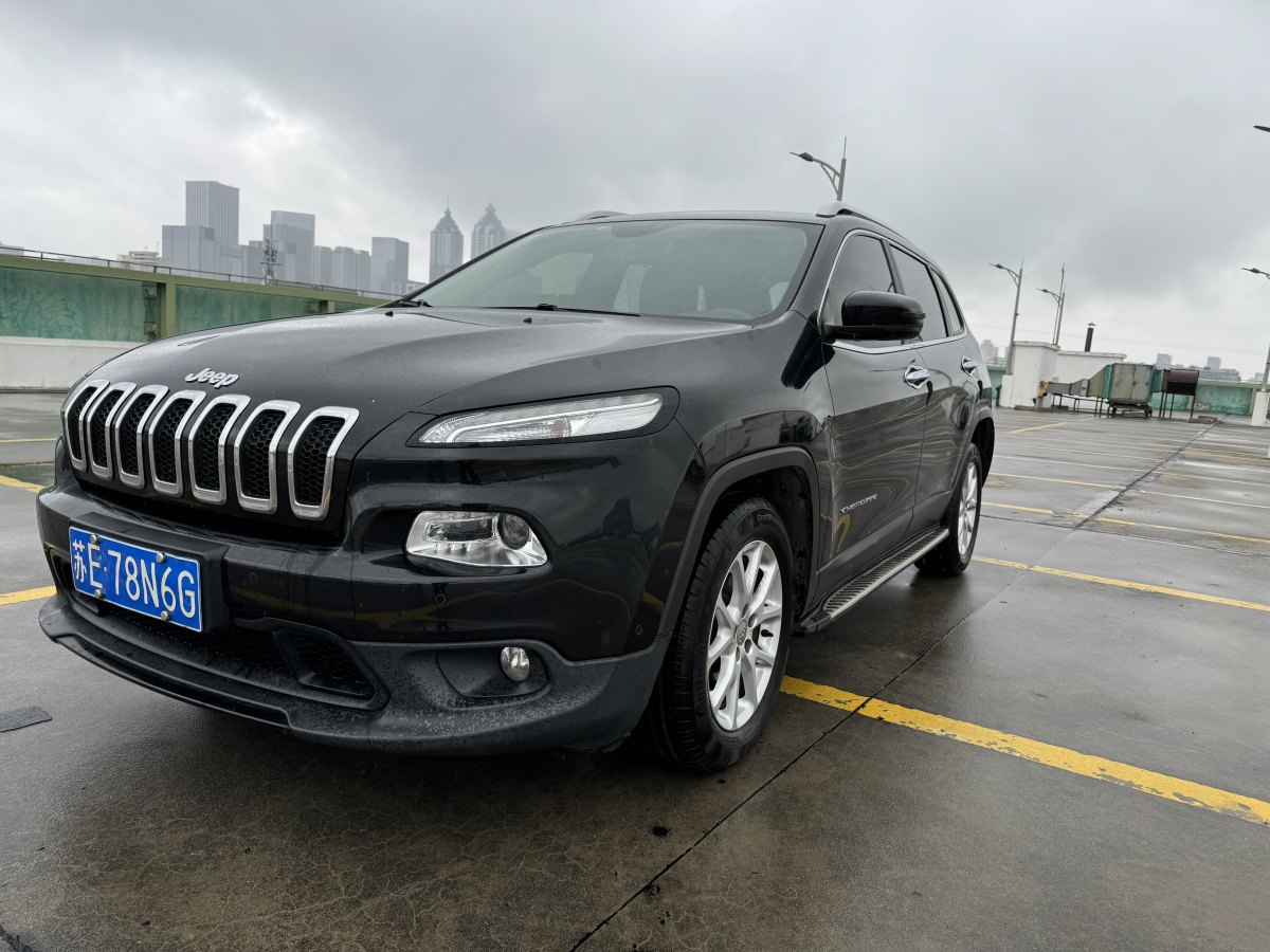 Jeep 自由光  2016款 2.0L 優(yōu)越版圖片