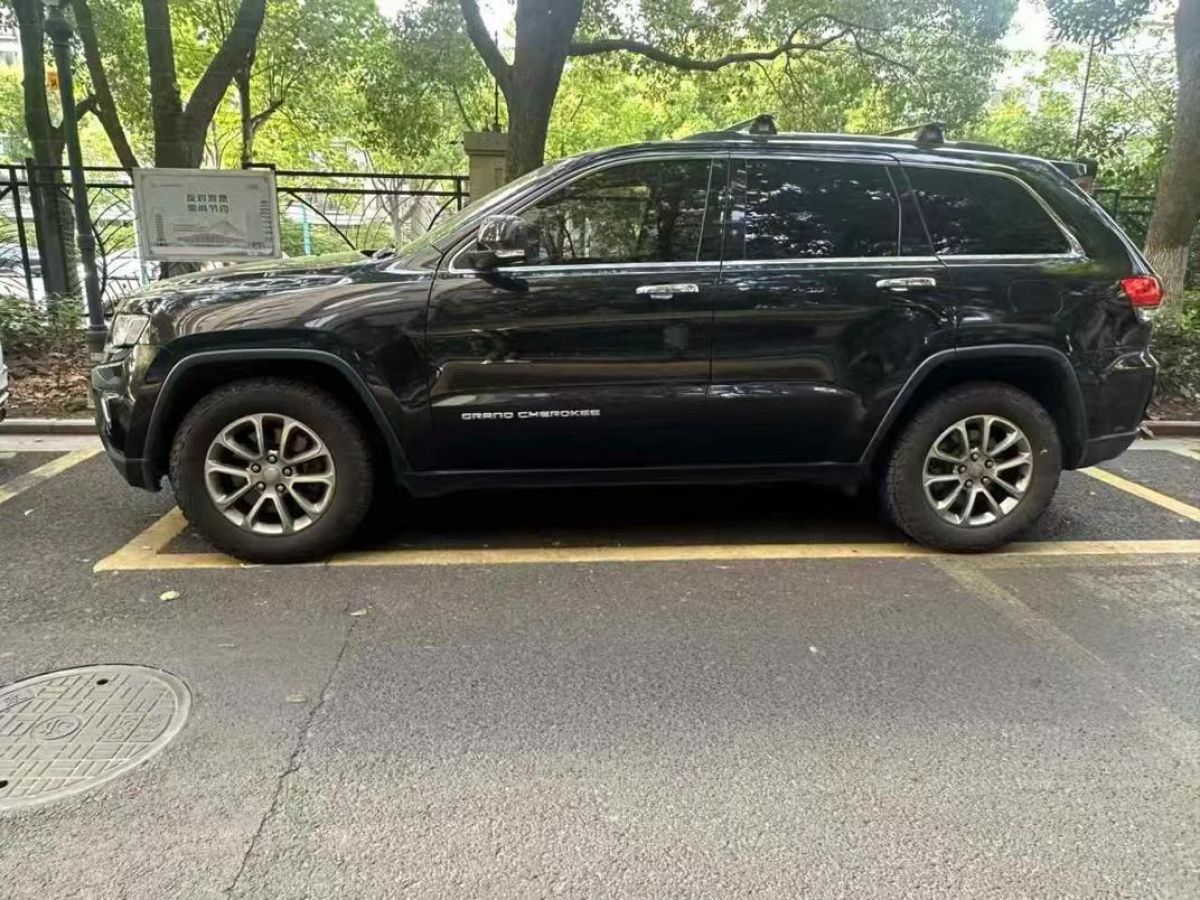Jeep 大切諾基  2015款 3.0L 精英導(dǎo)航版圖片