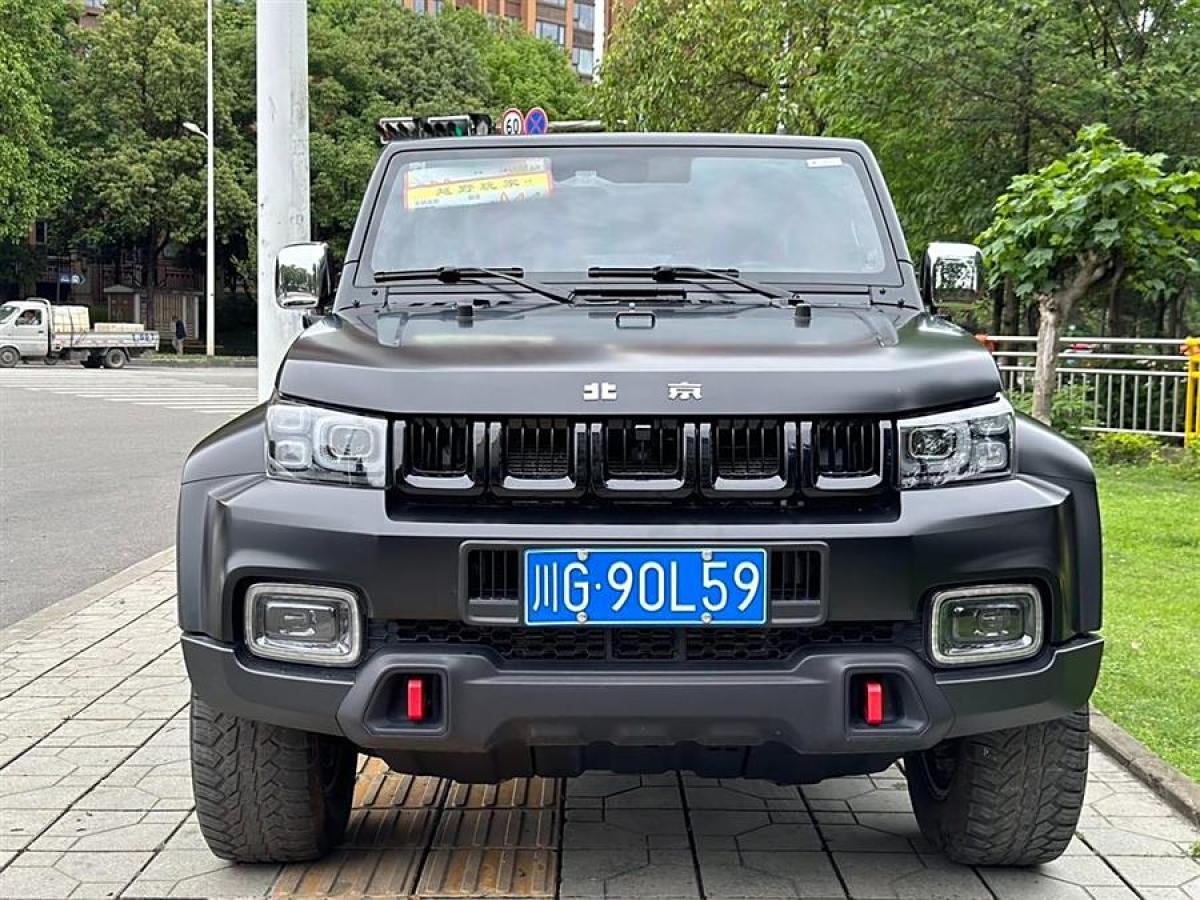 北京 BJ40  2023款 2.0D 自動四驅(qū)刀鋒英雄版?zhèn)b客型（前后電控鎖）圖片