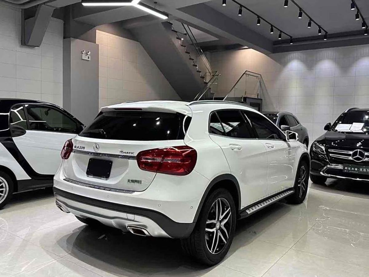 奔馳 奔馳GLA  2015款 GLA 220 4MATIC 時(shí)尚型圖片