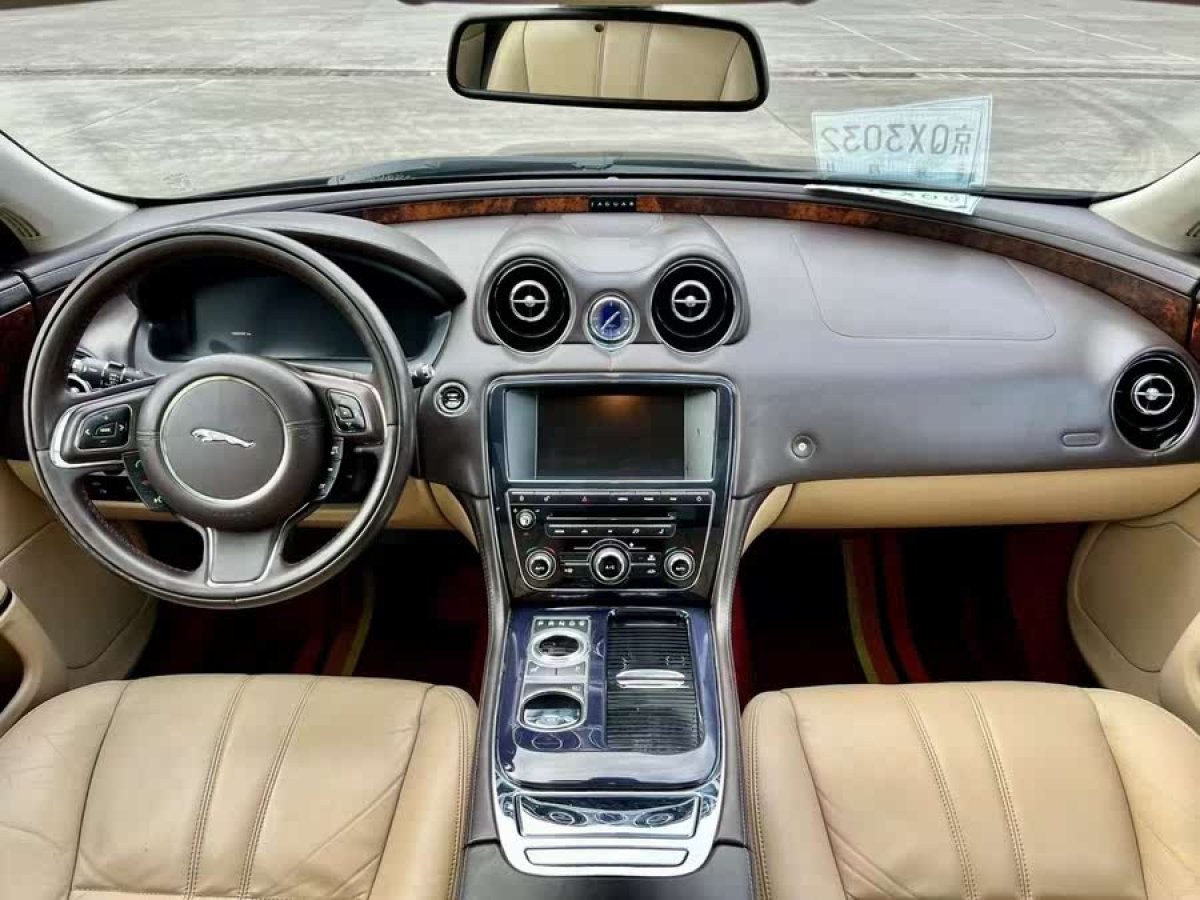 2012年6月捷豹 XJ  2012款 XJL 3.0 全景商務版