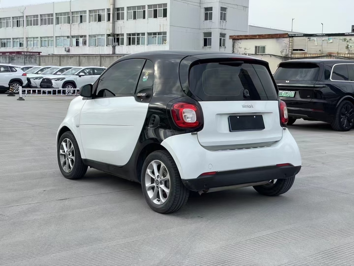 2016年3月smart fortwo  2015款 1.0L 52千瓦硬頂靈動版