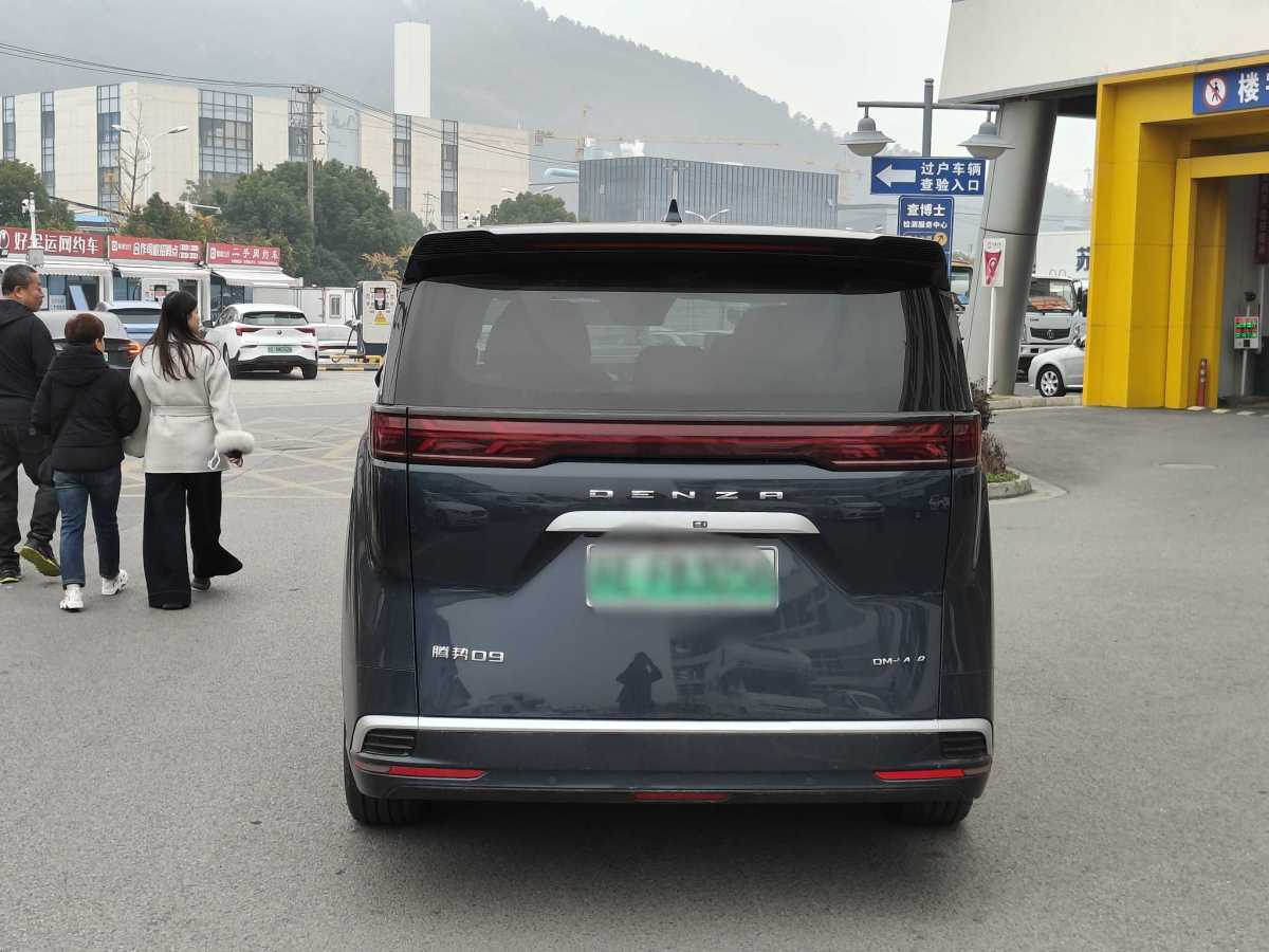 騰勢 騰勢D9  2022款 DM-i 970 四驅(qū)旗艦型圖片