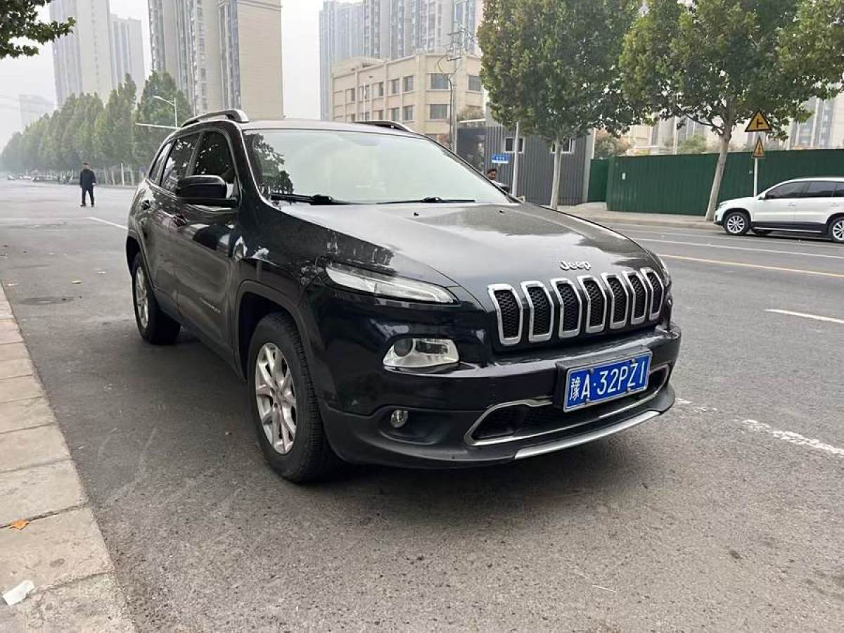 2017年5月Jeep 自由光  2016款 2.4L 專業(yè)智能版