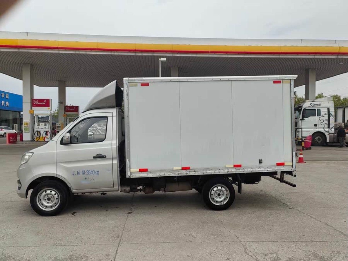 長安跨越 跨越王X5  2018款 1.5L PLUS標(biāo)準(zhǔn)型單排后雙輪標(biāo)準(zhǔn)貨箱DK15C圖片