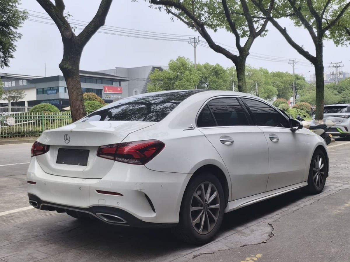 奔馳 奔馳A級  2020款 改款 A 200 L 運動轎車時尚型圖片