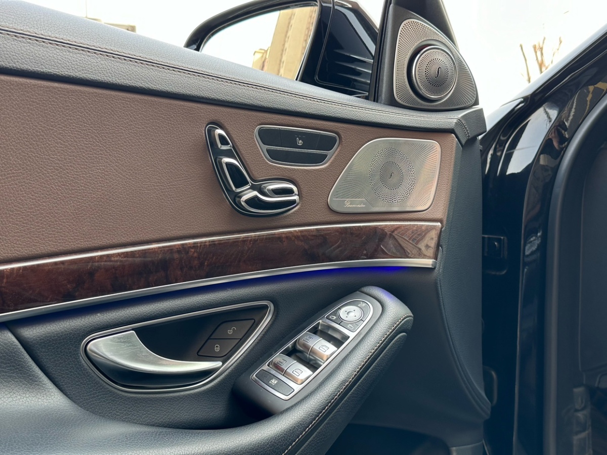 2019年2月奔驰 奔驰S级  2019款 S 350 L 尊贵型