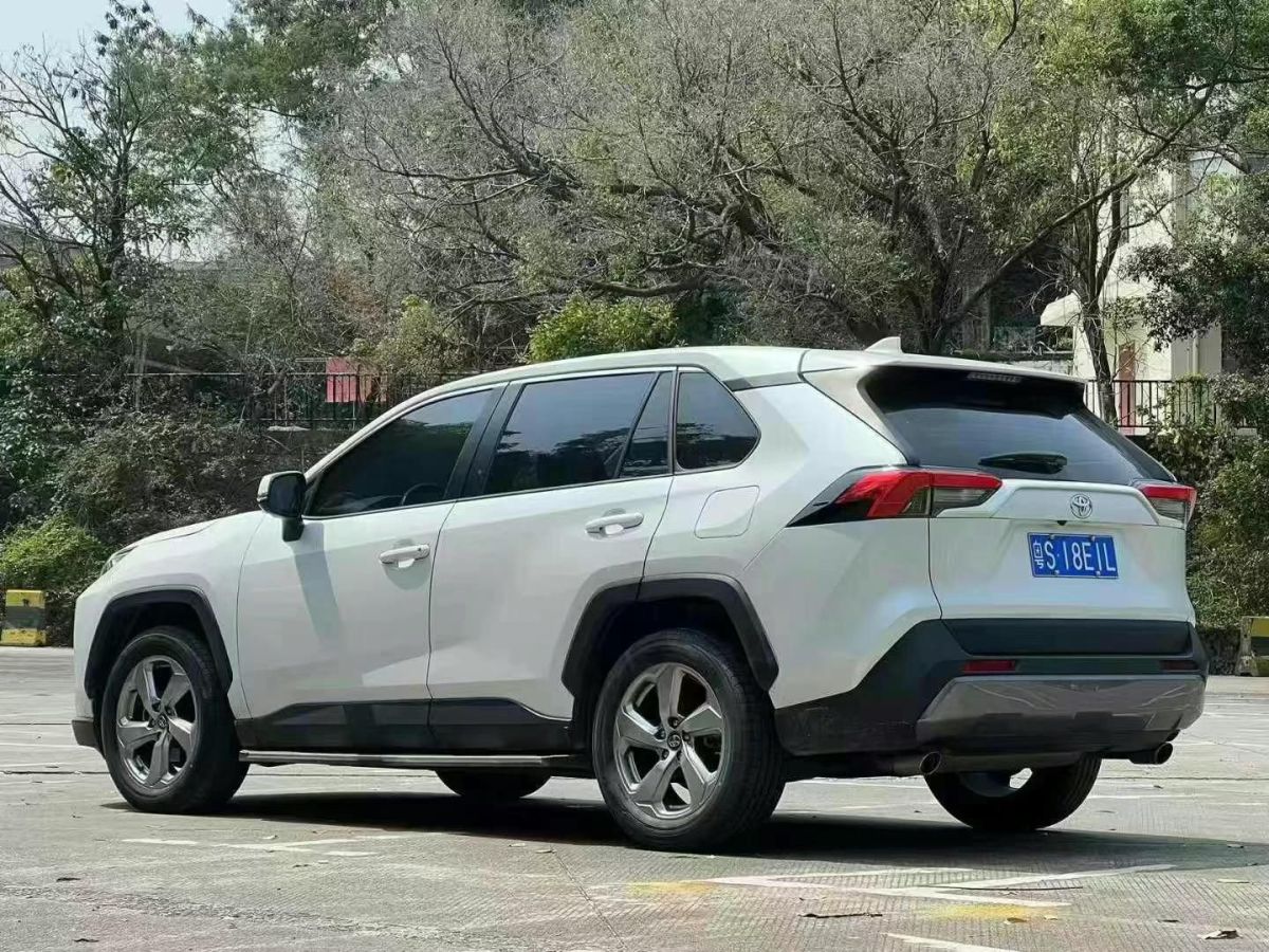 豐田 RAV4榮放  2022款 2.0L CVT四驅(qū)風(fēng)尚版圖片