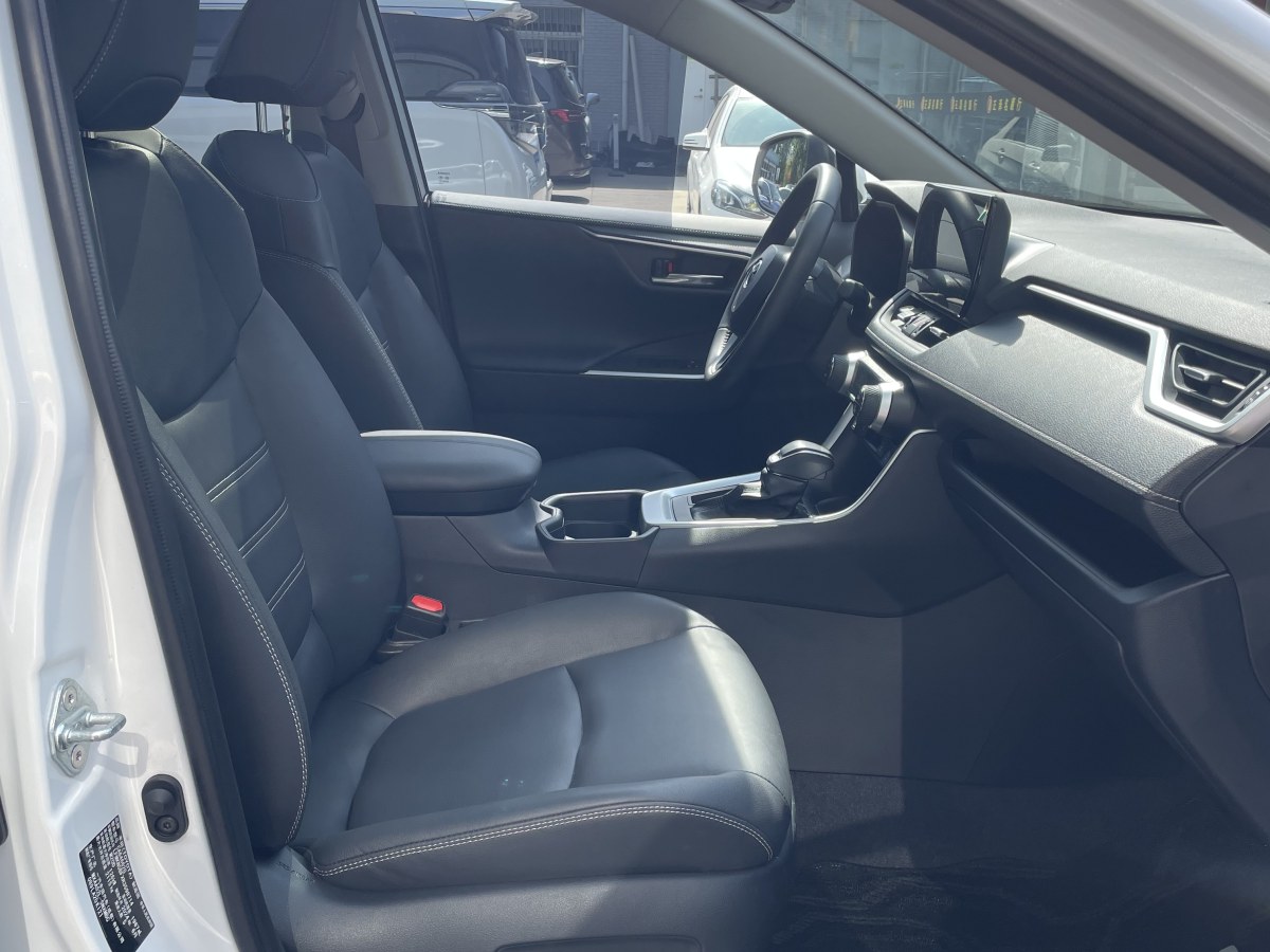 豐田 RAV4  2018款 榮放 2.0L CVT兩驅(qū)風(fēng)尚版圖片