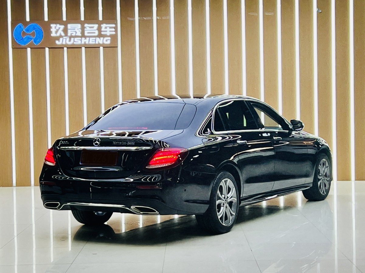 奔馳 奔馳E級  2020款 改款 E 300 L 運動時尚型圖片